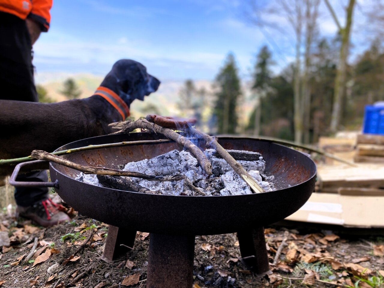 Ragnar mit farblich abgestimmter Feuerschale