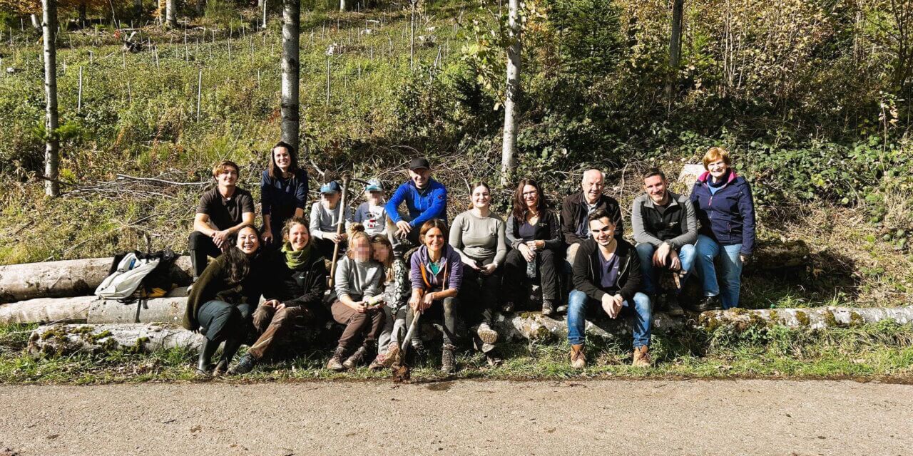 Das Team genießt die Sonne