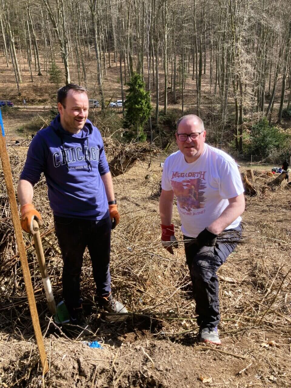 Auch der Leiter der KSK Gelnhausen, Ole Schön (rechts), zeigt vollen Einsatz