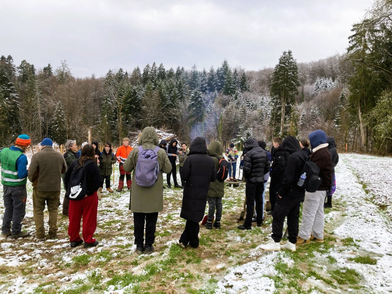 Trotz Feuerschalen war das eine frostige Angelegenheit